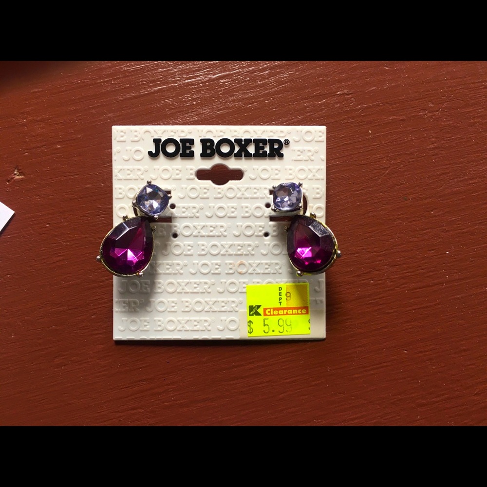 Purple stud earring... BRAND NEW NEVER WORN!!